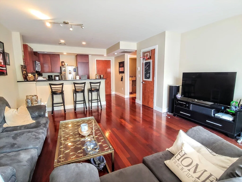 1 bed, 1 bath apartment for rent at 533 Cambridge St Unit 302, Oak Square — photo 4 of 24