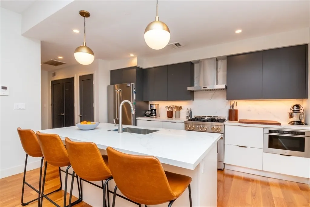 2 bed, 2 bath apartment for rent at 533 East 2nd St Unit 101, South Boston — photo 7 of 26
