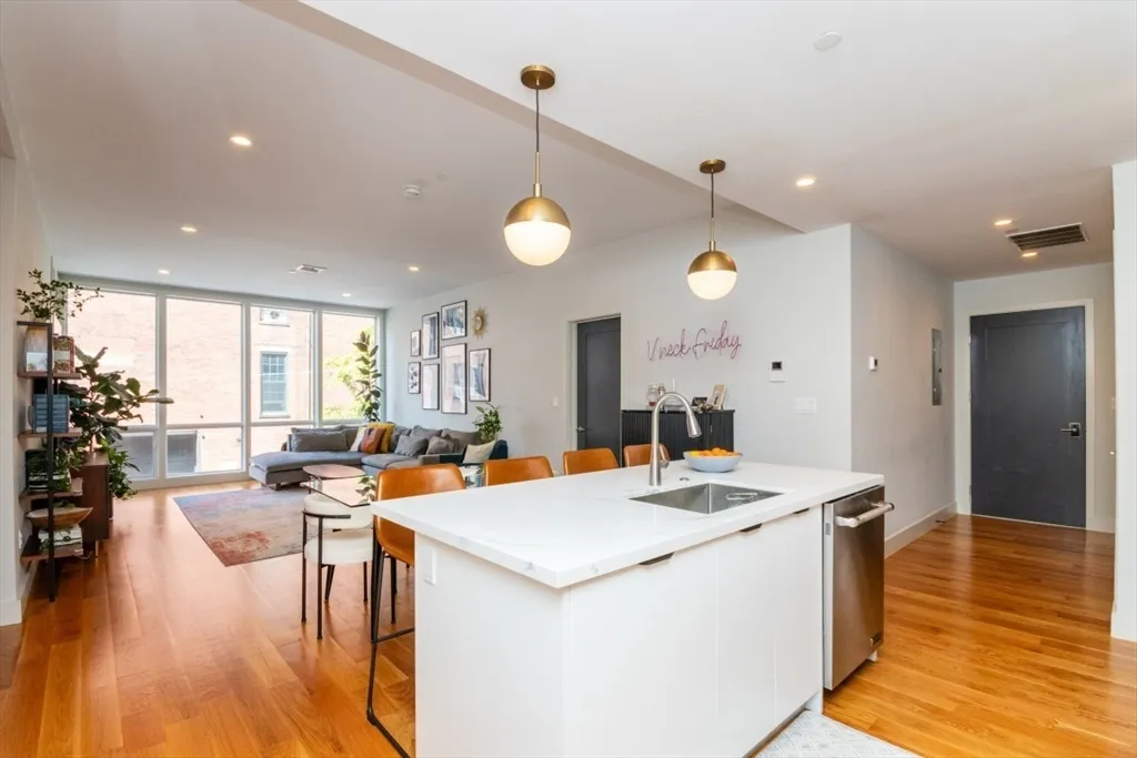 2 bed, 2 bath apartment for rent at 533 East 2nd St Unit 101, South Boston — photo 5 of 26