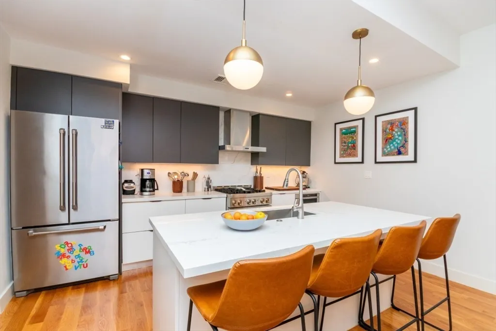2 bed, 2 bath apartment for rent at 533 East 2nd St Unit 101, South Boston — photo 8 of 26