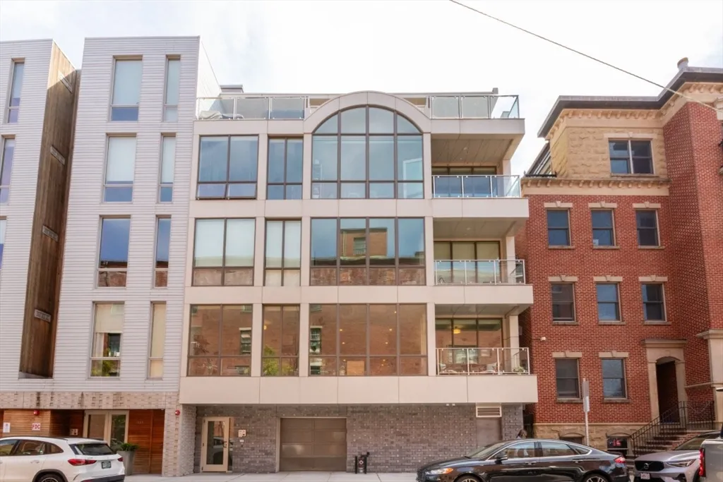 2 bed, 2 bath apartment for rent at 533 East 2nd St Unit 101, South Boston — photo 1 of 26
