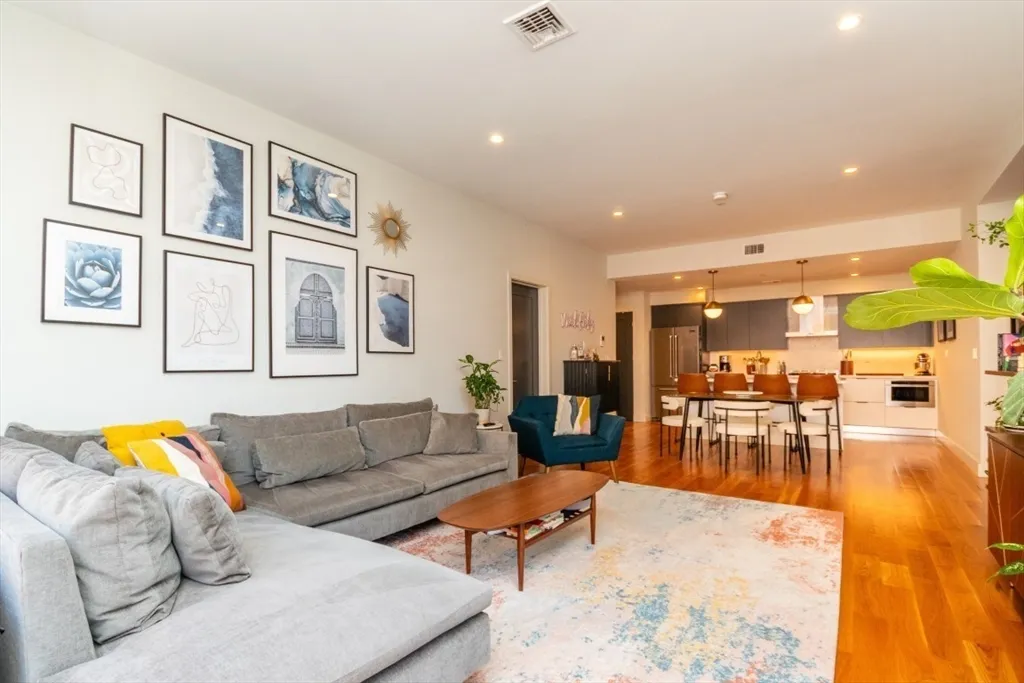 2 bed, 2 bath apartment for rent at 533 East 2nd St Unit 101, South Boston — photo 4 of 26