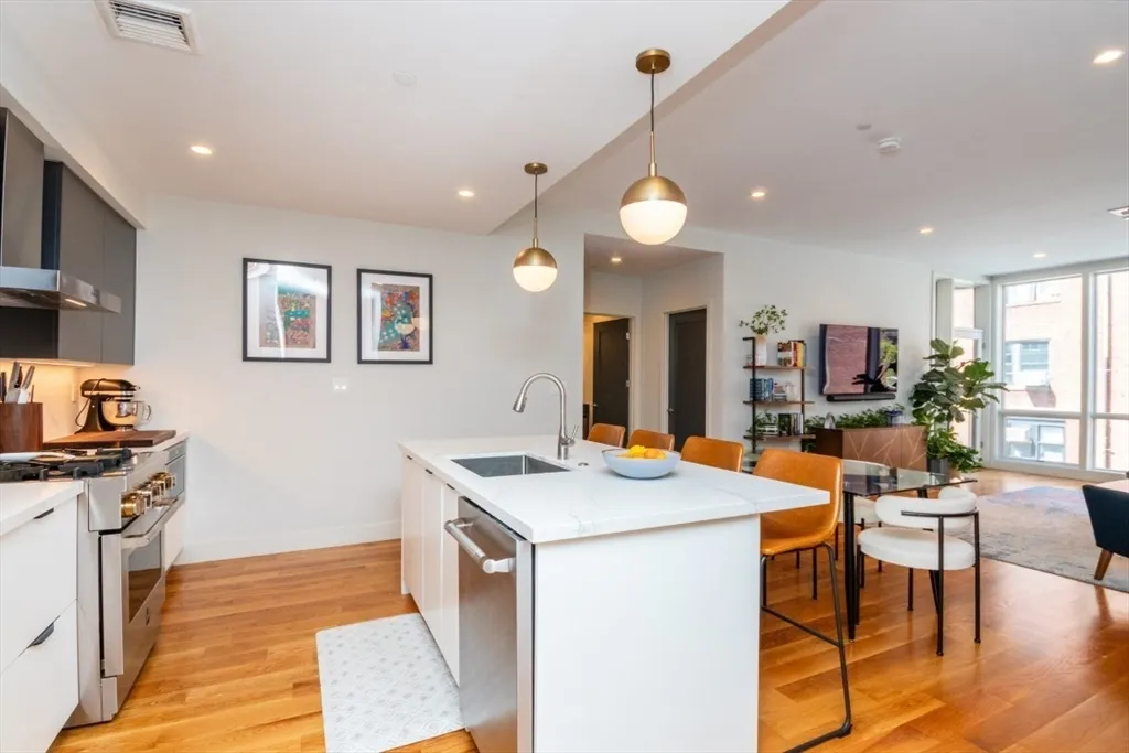 2 bed, 2 bath apartment for rent at 533 East 2nd St Unit 101, South Boston — photo 6 of 26