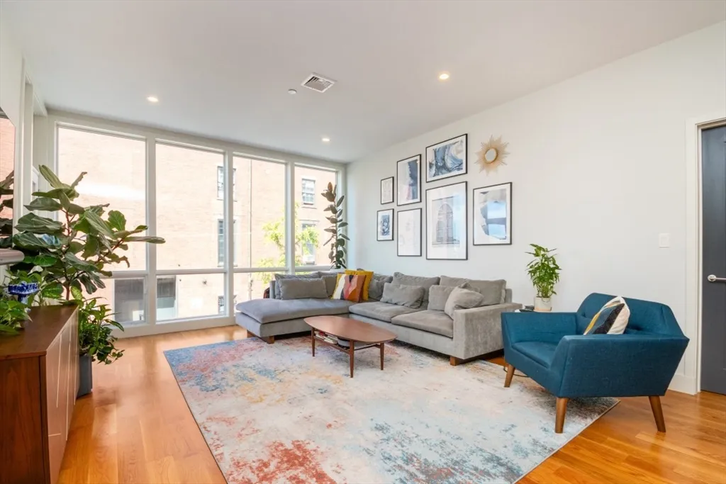 2 bed, 2 bath apartment for rent at 533 East 2nd St Unit 101, South Boston — photo 3 of 26