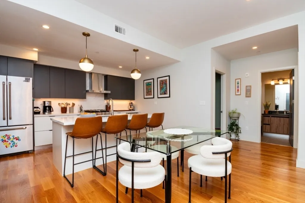 2 bed, 2 bath apartment for rent at 533 East 2nd St Unit 101, South Boston — photo 11 of 26
