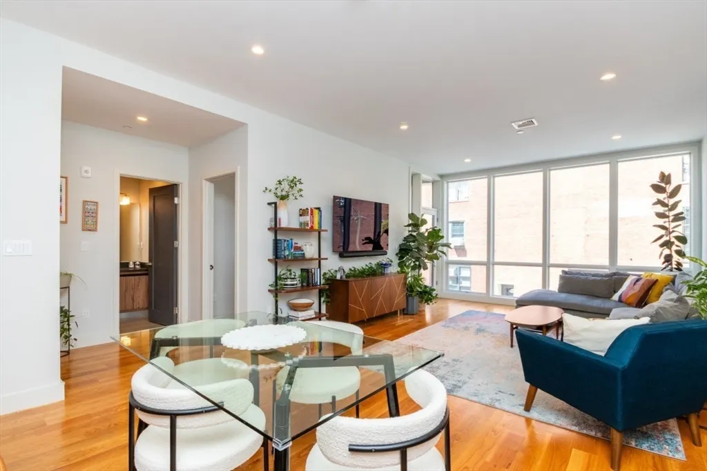2 bed, 2 bath apartment for rent at 533 East 2nd St Unit 101, South Boston — photo 2 of 26