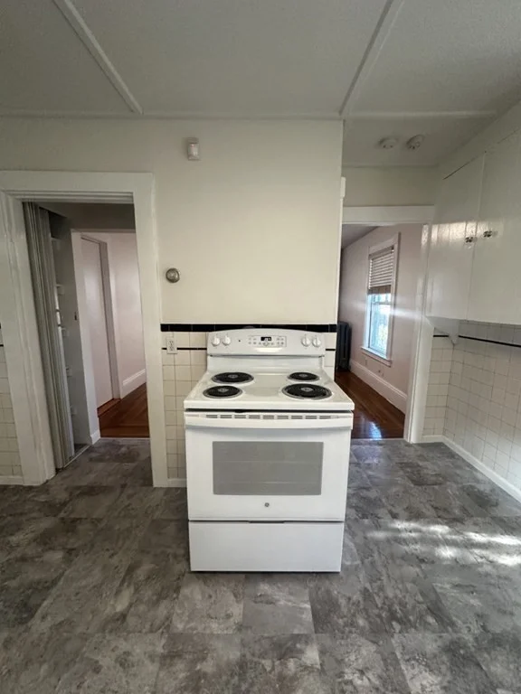 2 bed, 1 bath apartment for rent at 533 Eastern Ave Unit 1, Lynn — photo 3 of 13