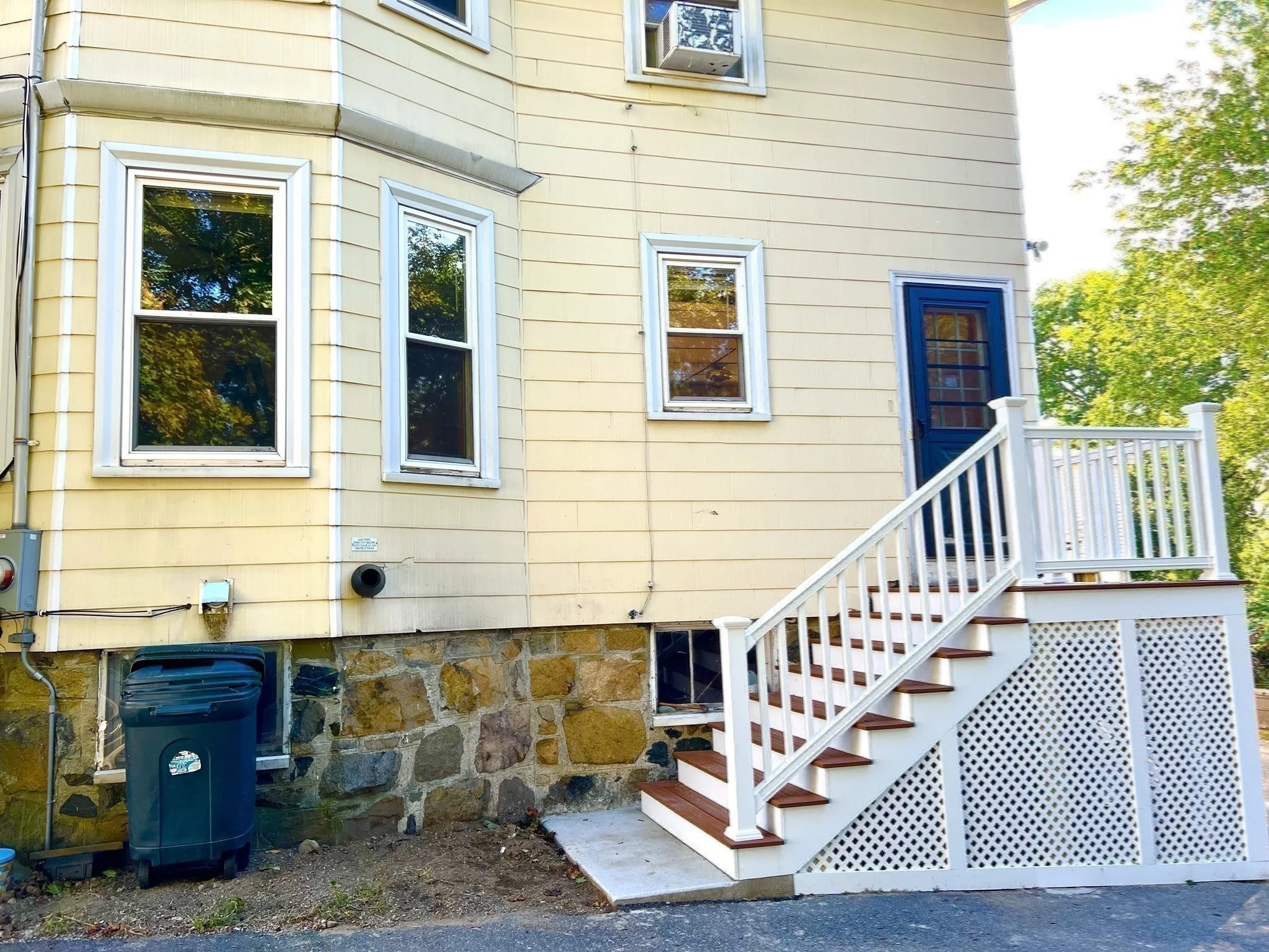 4 bed, 1 bath apartment for rent at 533 Main St Unit 533, Stoneham — photo 9 of 11