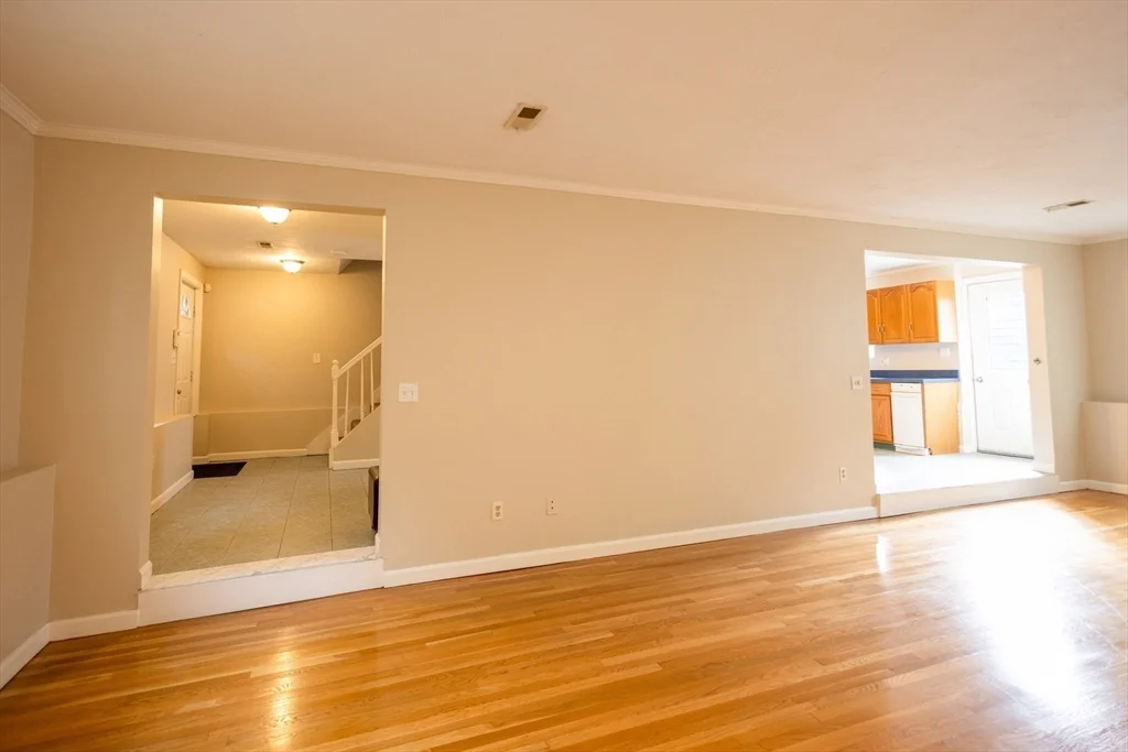 3 bed, 1 bath apartment for rent at 5337-B Washington St Unit B, West Roxbury — photo 3 of 40