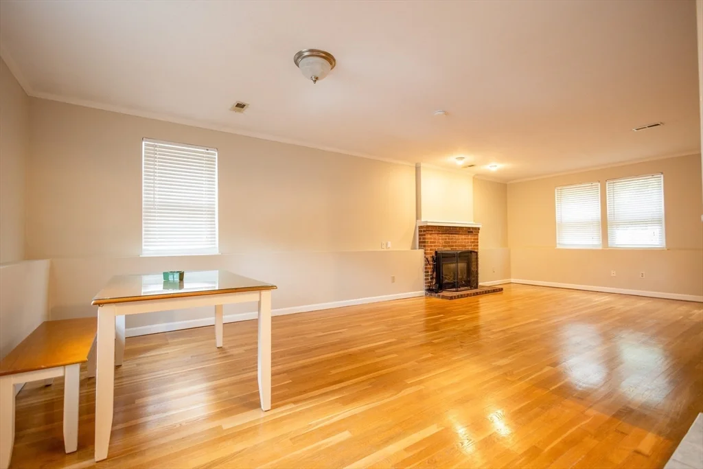 3 bed, 1 bath apartment for rent at 5337-B Washington St Unit B, West Roxbury — photo 7 of 40