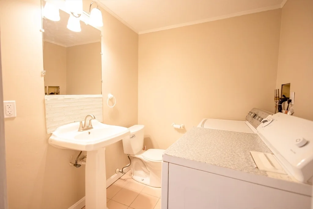 3 bed, 1 bath apartment for rent at 5337-B Washington St Unit B, West Roxbury — photo 10 of 40