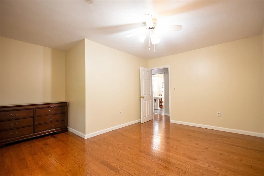 3 bed, 1 bath apartment for rent at 5337-B Washington St Unit B, West Roxbury — photo 12 of 40