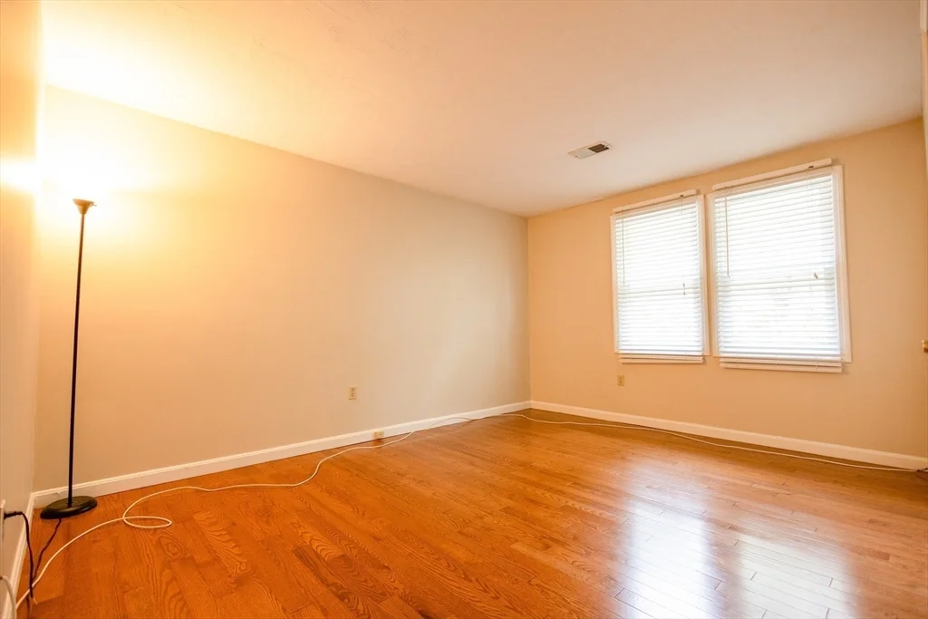3 bed, 1 bath apartment for rent at 5337-B Washington St Unit B, West Roxbury — photo 22 of 40