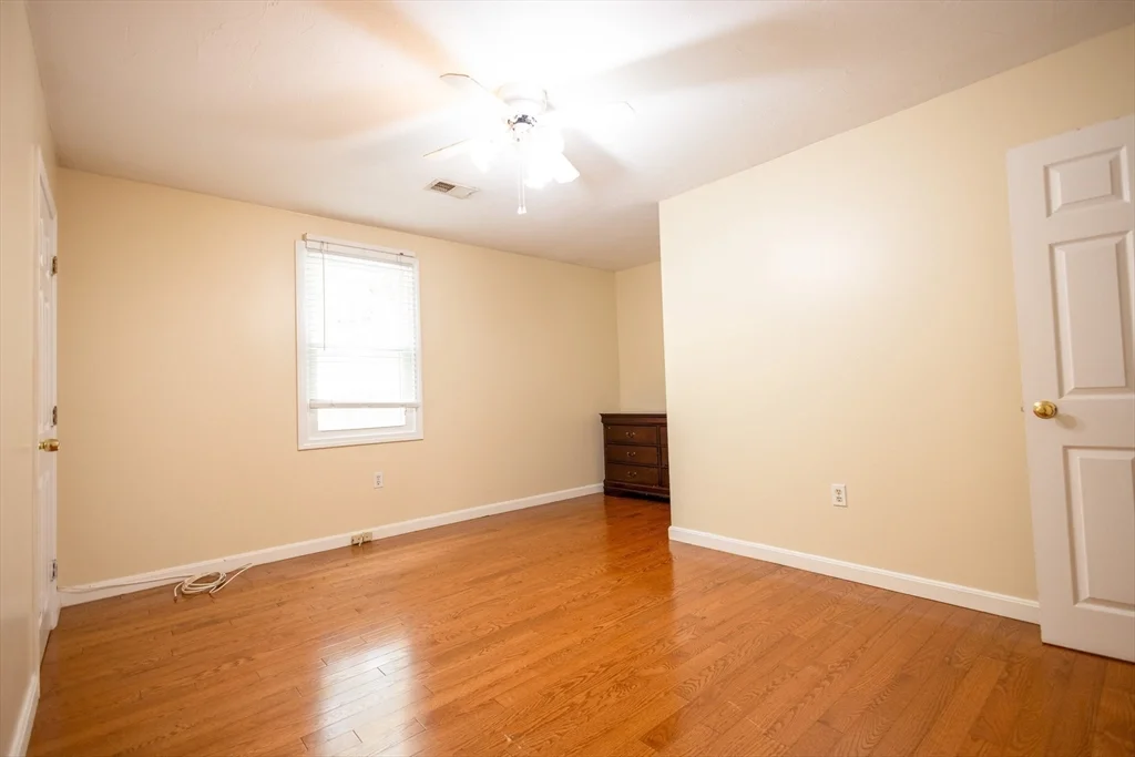 3 bed, 1 bath apartment for rent at 5337-B Washington St Unit B, West Roxbury — photo 13 of 40