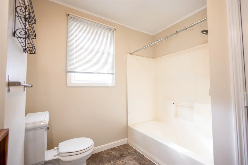 3 bed, 1 bath apartment for rent at 5337-B Washington St Unit B, West Roxbury — photo 15 of 40
