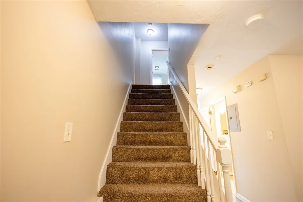 3 bed, 1 bath apartment for rent at 5337-B Washington St Unit B, West Roxbury — photo 31 of 40