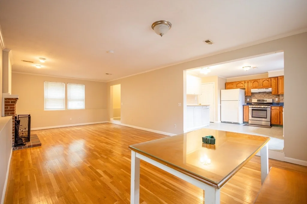 3 bed, 1 bath apartment for rent at 5337-B Washington St Unit B, West Roxbury — photo 4 of 40