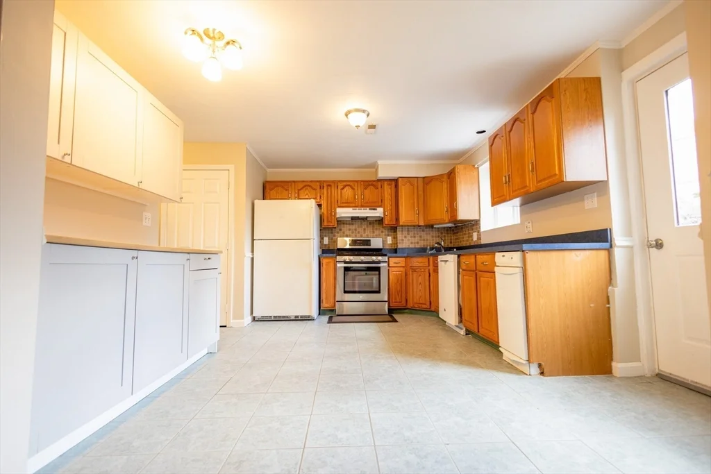 3 bed, 1 bath apartment for rent at 5337-B Washington St Unit B, West Roxbury — photo 28 of 40