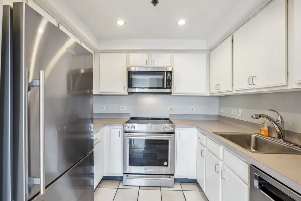 2 bed, 2 bath apartment for rent at 534-538 Commonwealth Ave Unit 7D, Fenway — photo 4 of 11