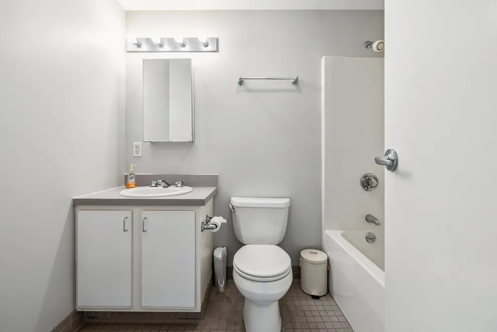 2 bed, 2 bath apartment for rent at 534-538 Commonwealth Ave Unit 7D, Fenway — photo 7 of 11