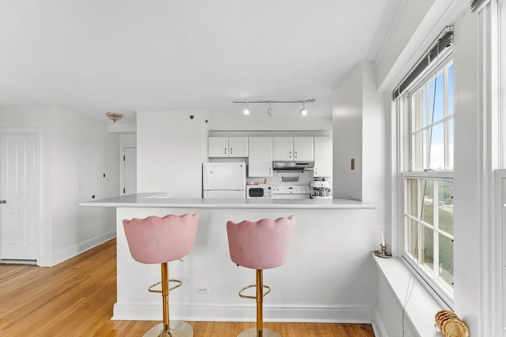 1 bed, 1 bath apartment for rent at 534 Beacon St Unit 1005, Back Bay