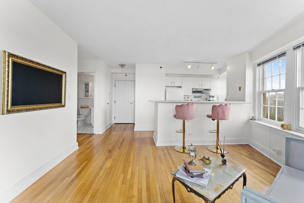 1 bed, 1 bath apartment for rent at 534 Beacon St Unit 1005, Back Bay — photo 4 of 25