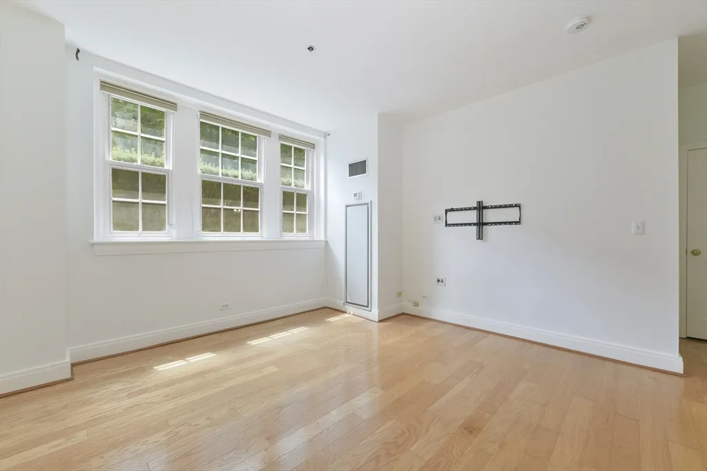 1 bed, 1 bath apartment for rent at 534 Beacon St Unit 103, Back Bay — photo 11 of 12