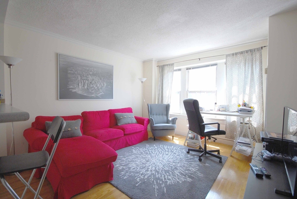1 bed, 1 bath apartment for rent at 534 Beacon St Unit 403, Back Bay — photo 1 of 5