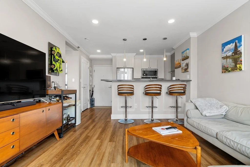 1 bed, 1 bath apartment for rent at 534 Beacon St Unit 901, Fenway — photo 2 of 17