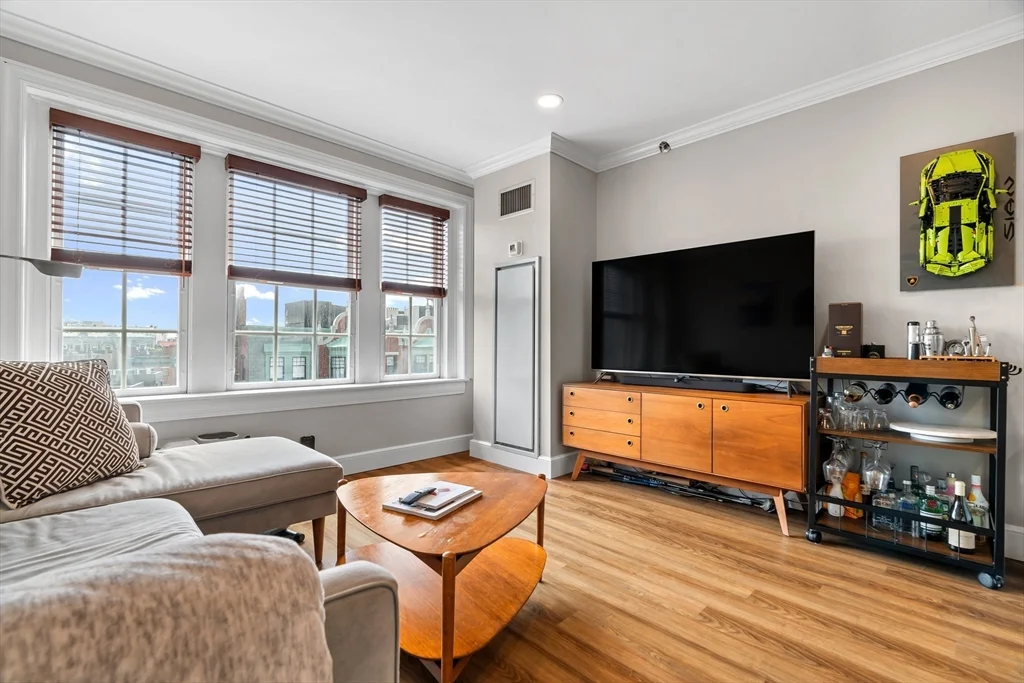 1 bed, 1 bath apartment for rent at 534 Beacon St Unit 901, Fenway — photo 5 of 17