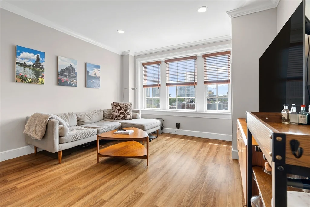1 bed, 1 bath apartment for rent at 534 Beacon St Unit 901, Fenway — photo 4 of 17