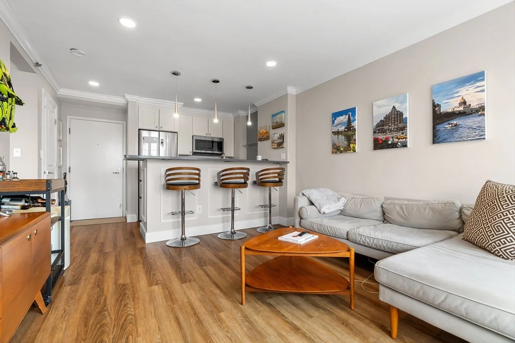 1 bed, 1 bath apartment for rent at 534 Beacon St Unit 901, Fenway — photo 3 of 17