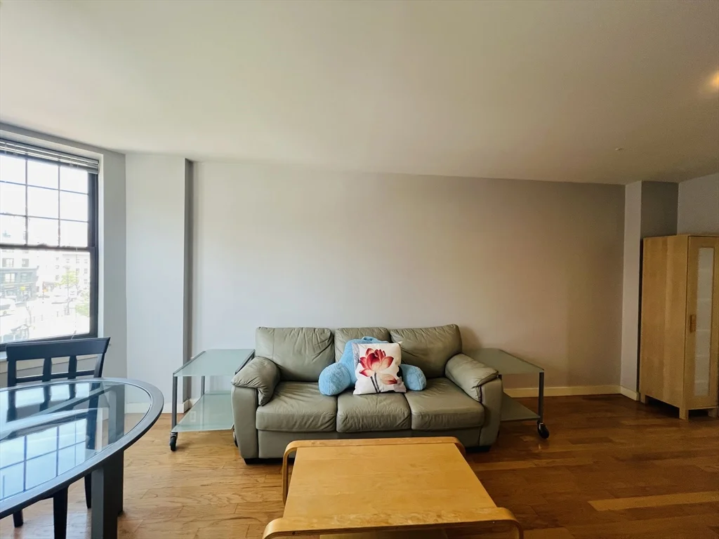2 bed, 2 bath apartment for rent at 534 Commonwealth Ave Unit A3, Fenway — photo 4 of 10