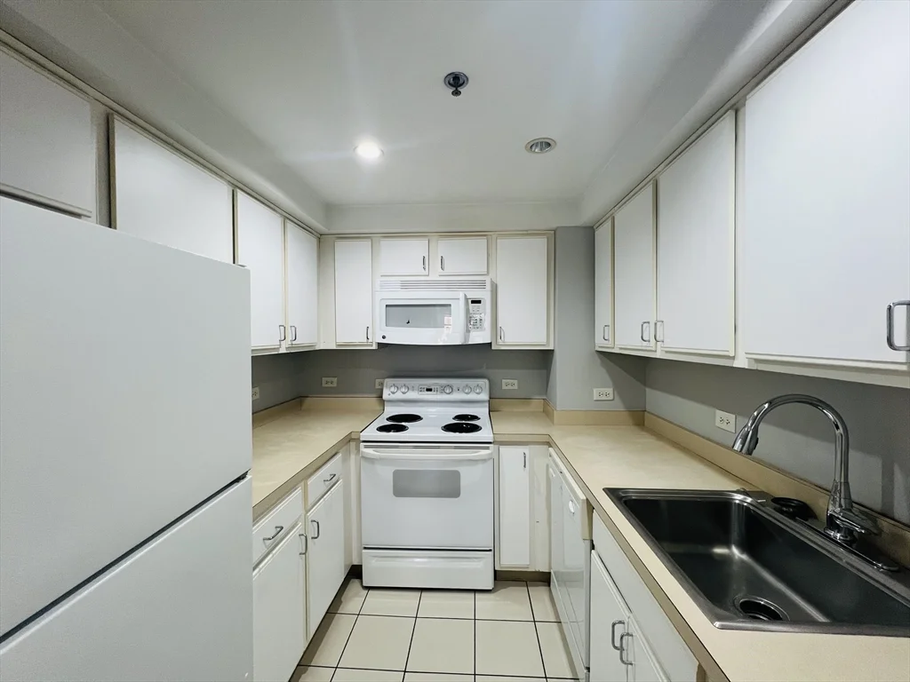 2 bed, 2 bath apartment for rent at 534 Commonwealth Ave Unit A3, Fenway — photo 5 of 10