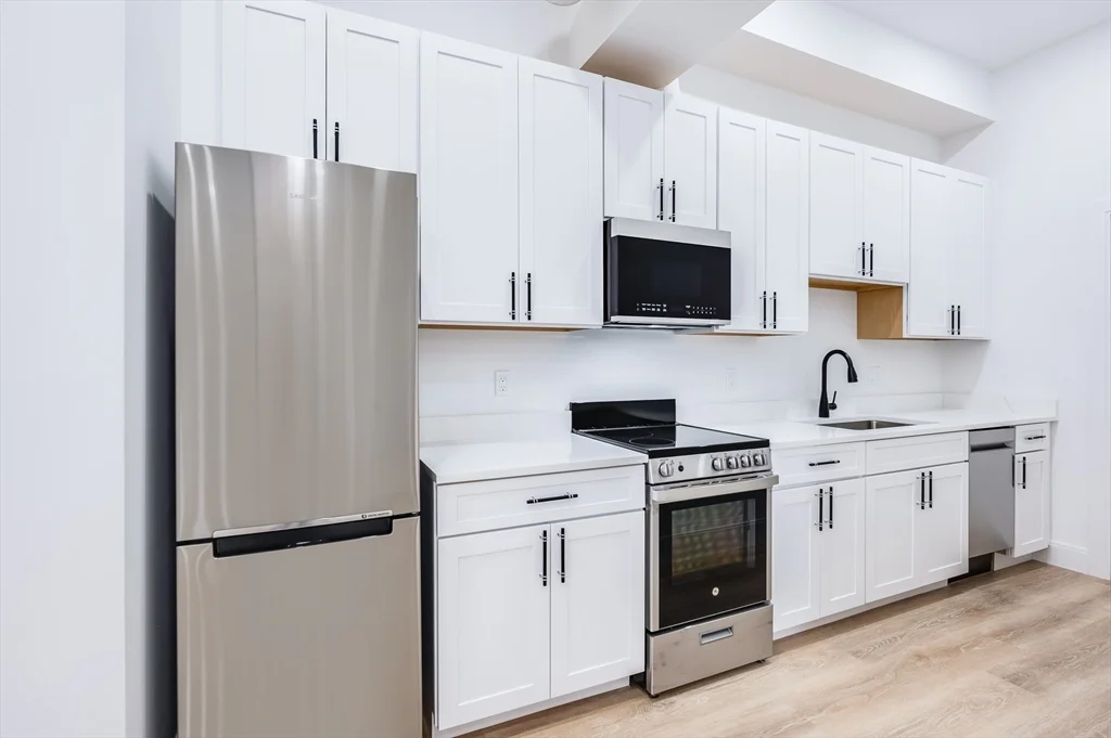 1 bed, 1 bath apartment for rent at 536 Broadway Unit 104, Everett
