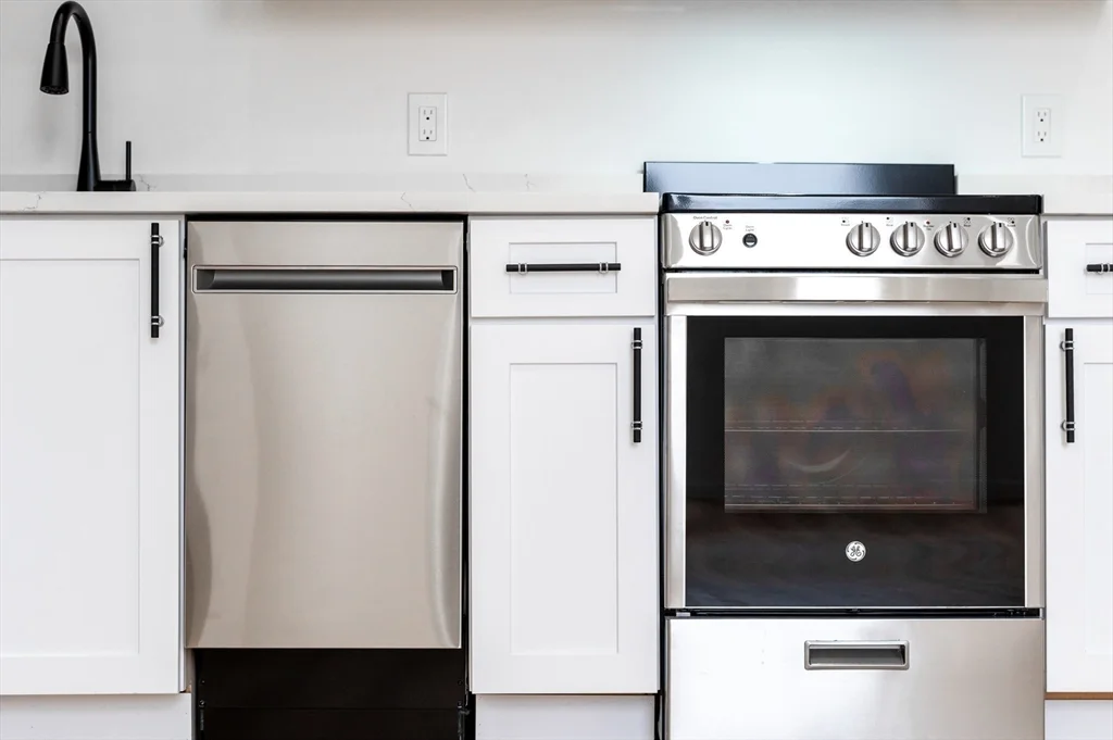 1 bed, 1 bath apartment for rent at 536 Broadway Unit 105, Everett — photo 2 of 16