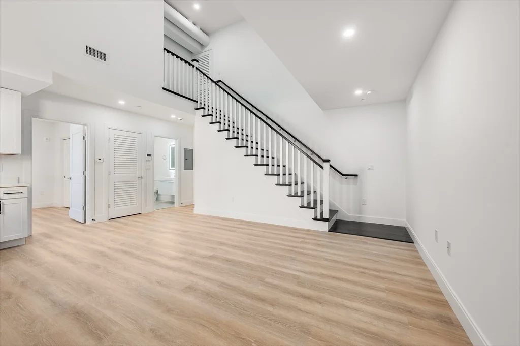 2 bed, 1 bath apartment for rent at 536 Broadway Unit 202, Everett