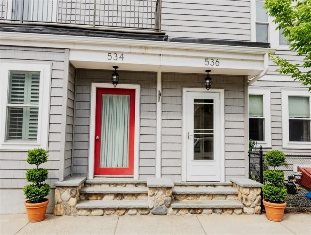 2 bed, 1 bath apartment for rent at 536 E 7th St Unit 1, South Boston — photo 1 of 8