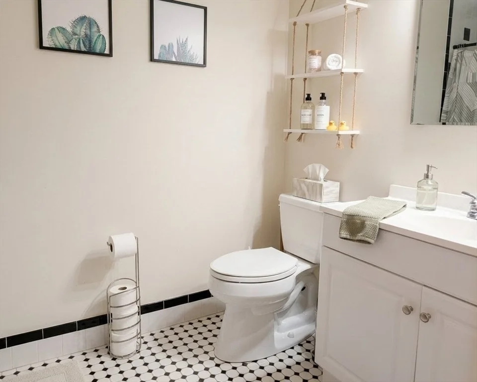 2 bed, 1 bath apartment for rent at 536 E 7th St Unit 1, South Boston — photo 7 of 8