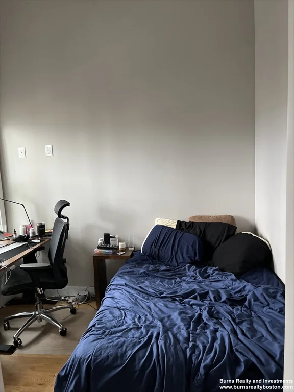 4 bed, 1 bath apartment for rent at 536 E Broadway Unit 1, South Boston — photo 14 of 20
