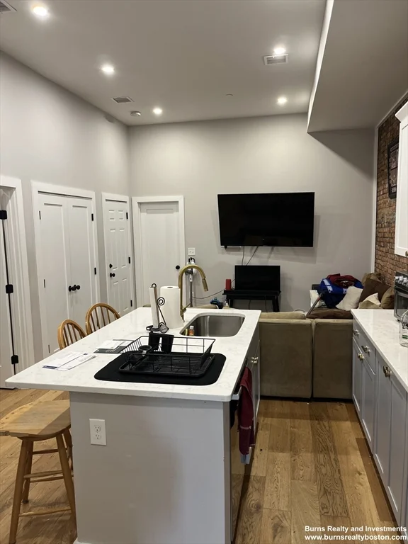 4 bed, 1 bath apartment for rent at 536 E Broadway Unit 1, South Boston — photo 3 of 20