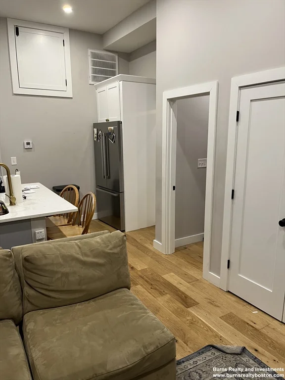 4 bed, 1 bath apartment for rent at 536 E Broadway Unit 1, South Boston — photo 5 of 20