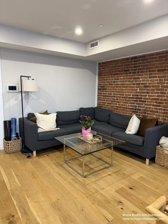 5 bed, 2 bath apartment for rent at 536 E Broadway Unit 3, South Boston — photo 17 of 23
