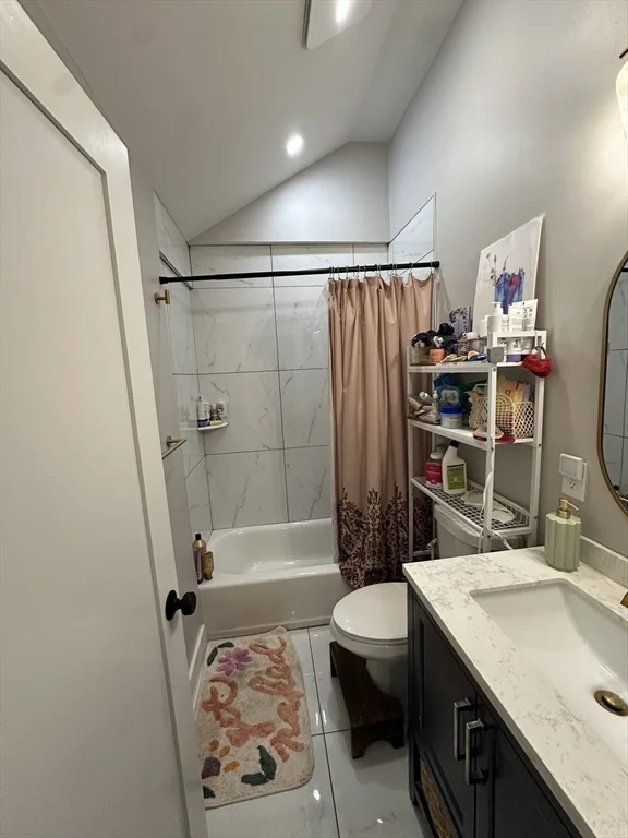 5 bed, 2 bath apartment for rent at 536 E Broadway Unit 3, South Boston — photo 15 of 23