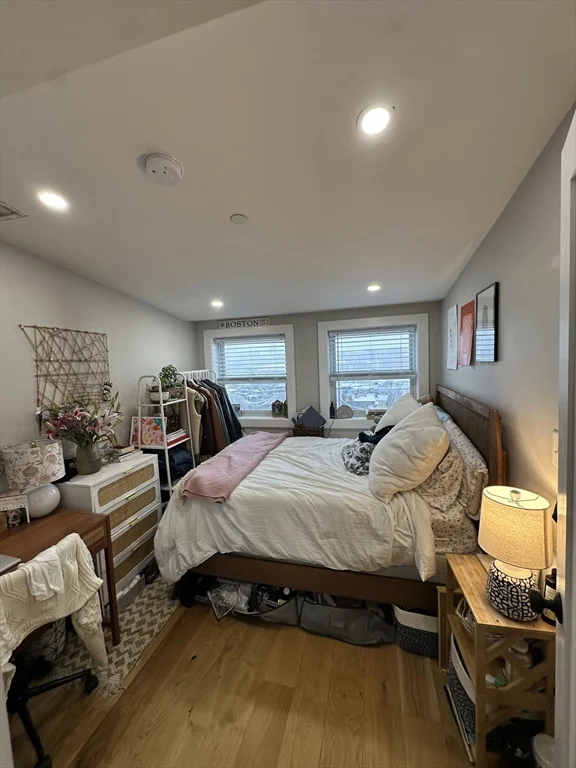5 bed, 2 bath apartment for rent at 536 E Broadway Unit 3, South Boston — photo 10 of 23