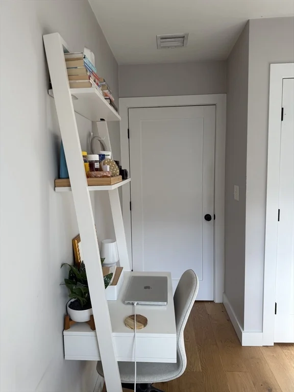 5 bed, 2 bath apartment for rent at 536 E Broadway Unit 3, South Boston — photo 6 of 23