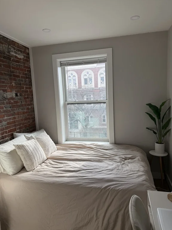5 bed, 2 bath apartment for rent at 536 E Broadway Unit 3, South Boston — photo 3 of 23