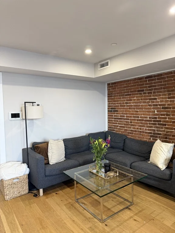 5 bed, 2 bath apartment for rent at 536 E Broadway Unit 3, South Boston