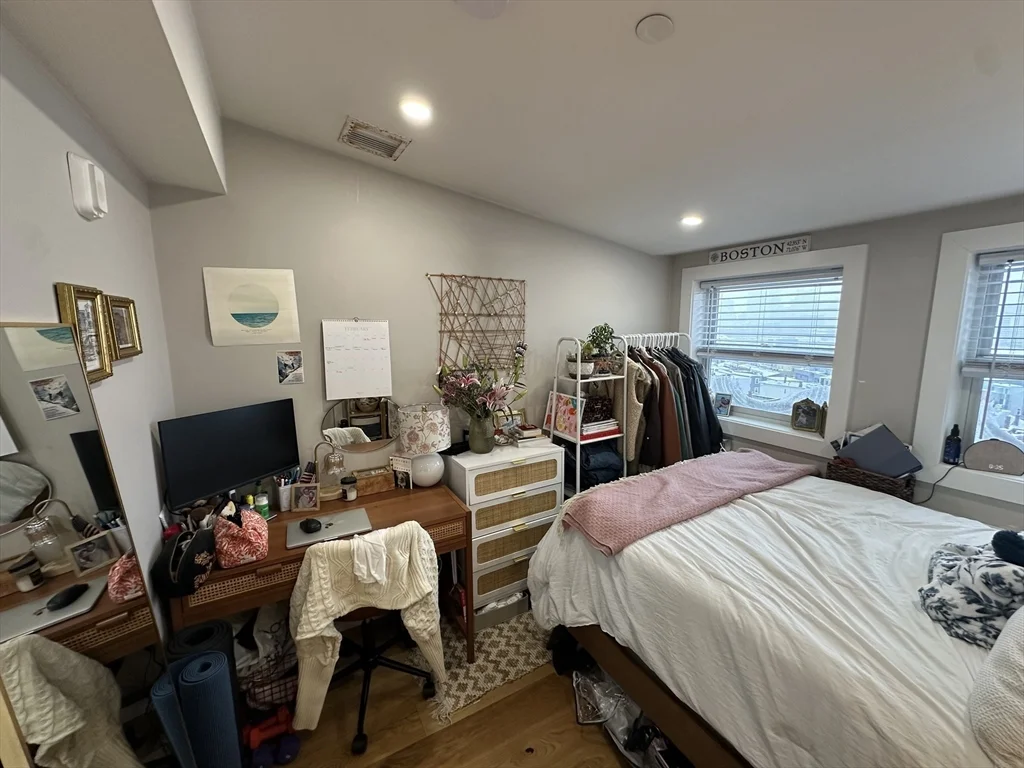 5 bed, 2 bath apartment for rent at 536 E Broadway Unit 3, South Boston — photo 11 of 23