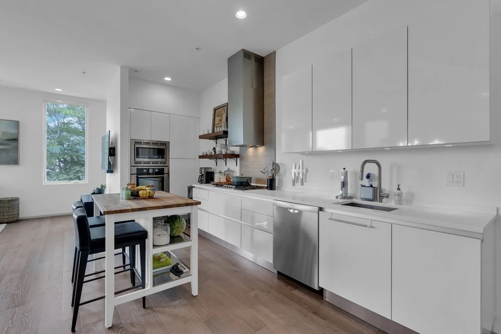 2 bed, 2 bath apartment for rent at 537 E 1st St Unit 4, South Boston — photo 1 of 33